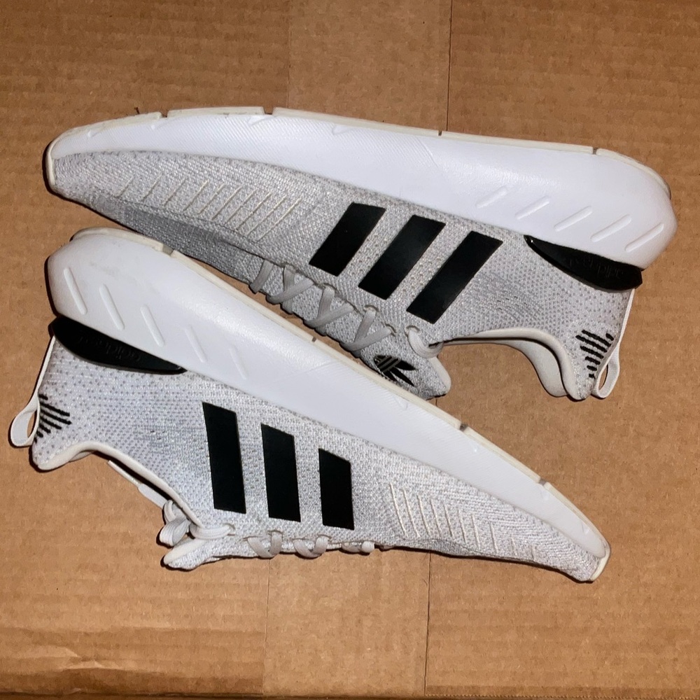 Adidas Originals Swift Run 22 Women’s Size 10 – White/Black Knit Running Shoes - Picture 8 of 9